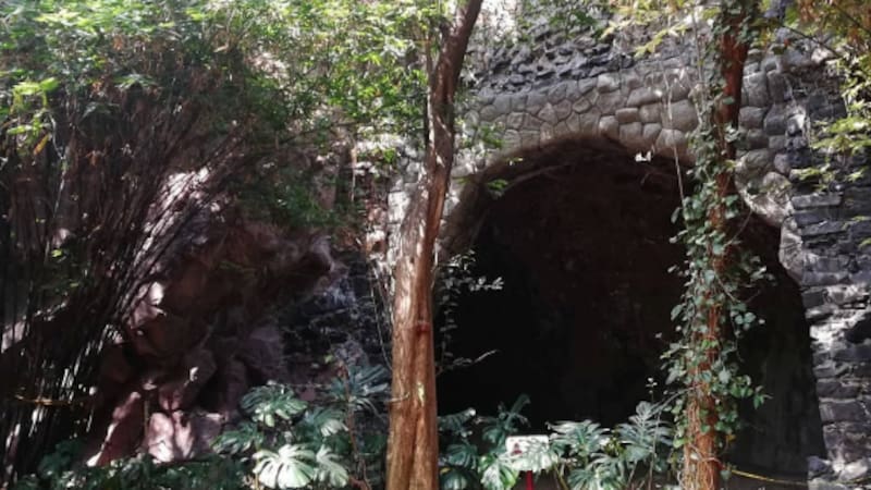 Su belleza natural y su significado espiritual la convierten en un lugar sagrado para muchas personas, que la visitan en busca de sanación, renovación y conexión con lo divino.