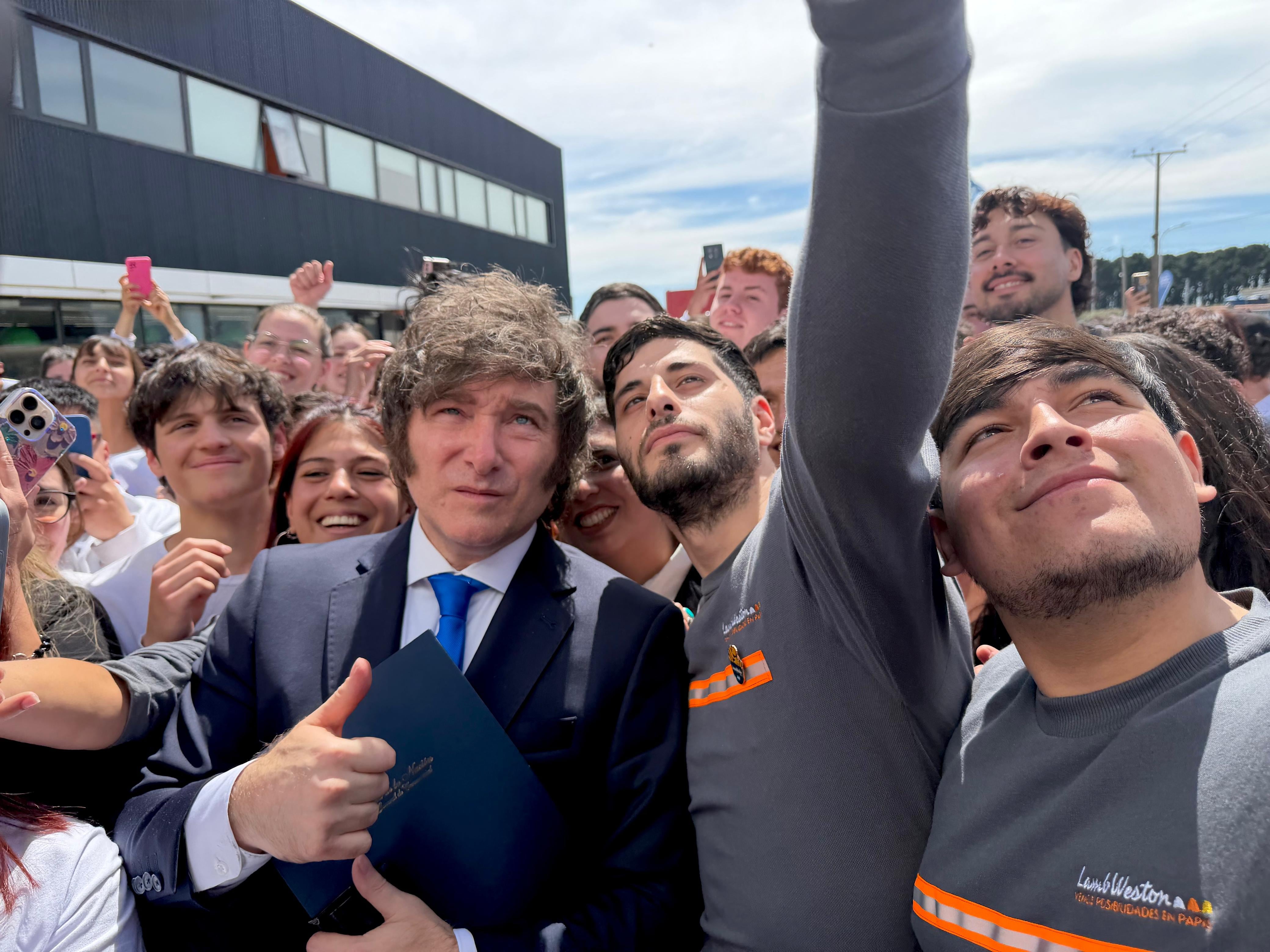 Con Milei el PBI creció, pero el empleo registrado retrocedió: la lección de Australia que mira la Argentina