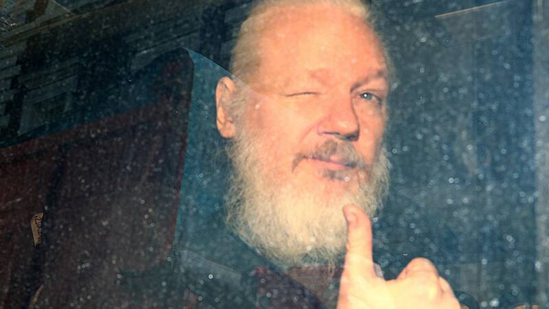 Los abogados de Assange quieren impedir que sea extraditado