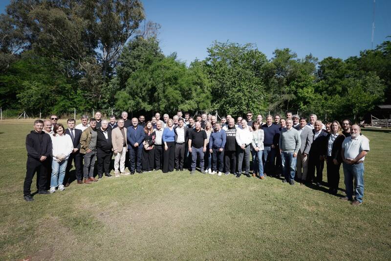 El Gobernador, junto a sus intendentes