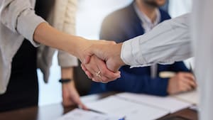 No tenés que nacer con contactos: tenés que salir a crearlos