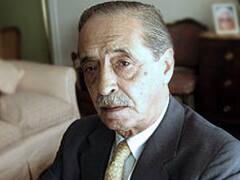 Familiares, políticos y jueces despidieron los restos de Strassera