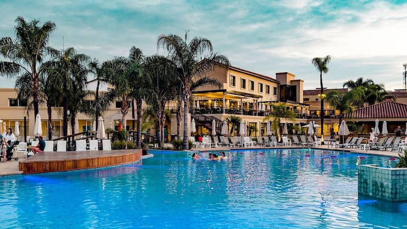 Disfrutá de todas las comodidades y actividades que tiene este destino termal para ofrecer.