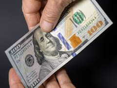 Dolar: ¿cómo se cambian los billetes que no sirven más para que no pierdan valor?