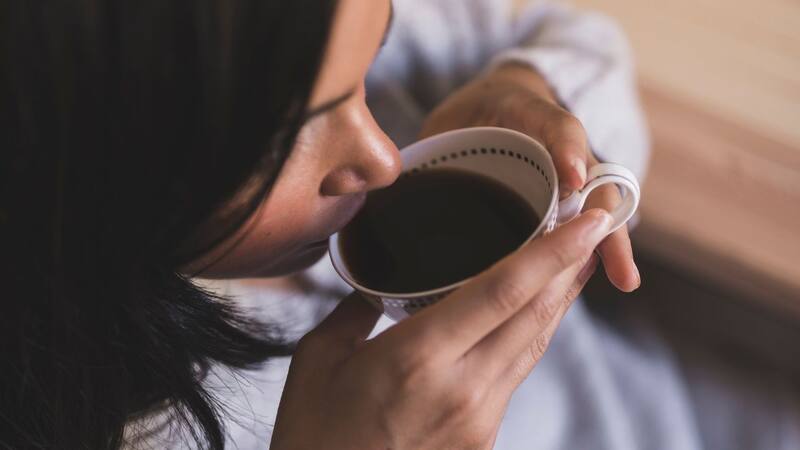 El café ofrece nutrientes clave como potasio y manganeso, que contribuyen a una dieta equilibrada (Fuente: Freepik)