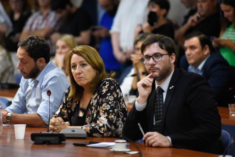 Oscar Agost Carreño junto a Móniva Fein y Maximiliano Ferraro que no acompañaron el dictamen