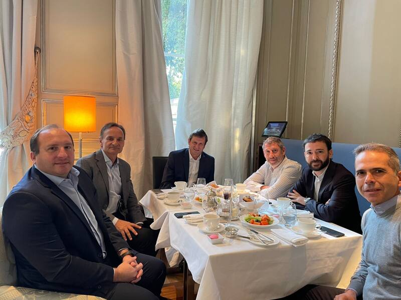 De izquierda a derecha: Matías Grondona (Hiper Changomas), Fabián Kon (Banco Galicia), Santiago Mignone (PWC), Marcelo Tarakdjian (Telefónica), Christian Findling (El Cronista), Gustavo Marques (Puma)