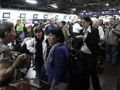 Nuevas demoras en el aeropuerto de Ezeiza por el paro de maleteros