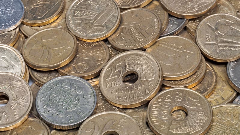 Revisa tus cajones | La rara moneda de 5 pesetas que te podría comprar una casa.