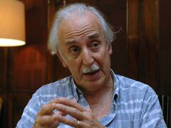 Para Curia, la economía “se alejó del espectro de colapso