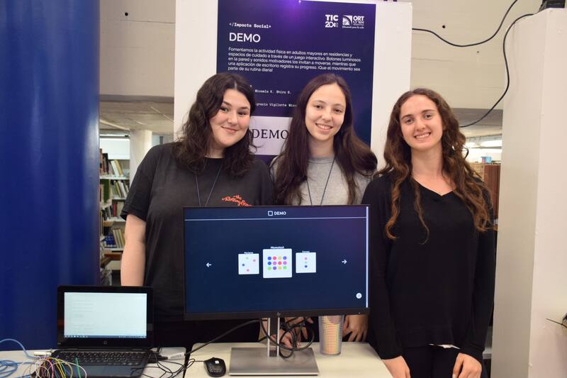 Las estudiantes tomaron contacto con una residencia de adultos mayores para desarrollar esta página web