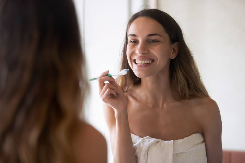 Sonrisa perfecta: cómo eliminar la placa dental y proteger tus dientes con remedios caseros.