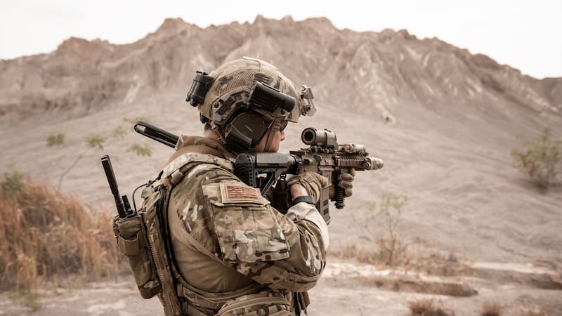 Cuánto dinero cobra un militar en 2025: sueldos por categoría, requisitos y rangos.