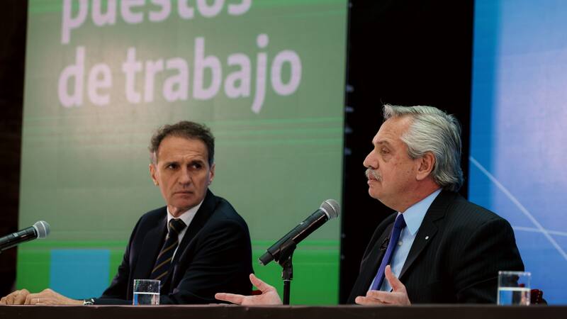 Fernández obvió decir que el CCL es el dólar legal que deben usar muchas empresas para traer insumos importados para producir, tras las limitaciones por las cada vez más escasas reservas del BCRA.