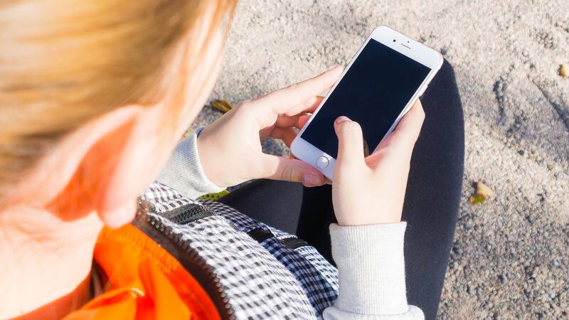 El Consejo Escolar aconseja vetar el móvil en todo el horario lectivo de secundaria.