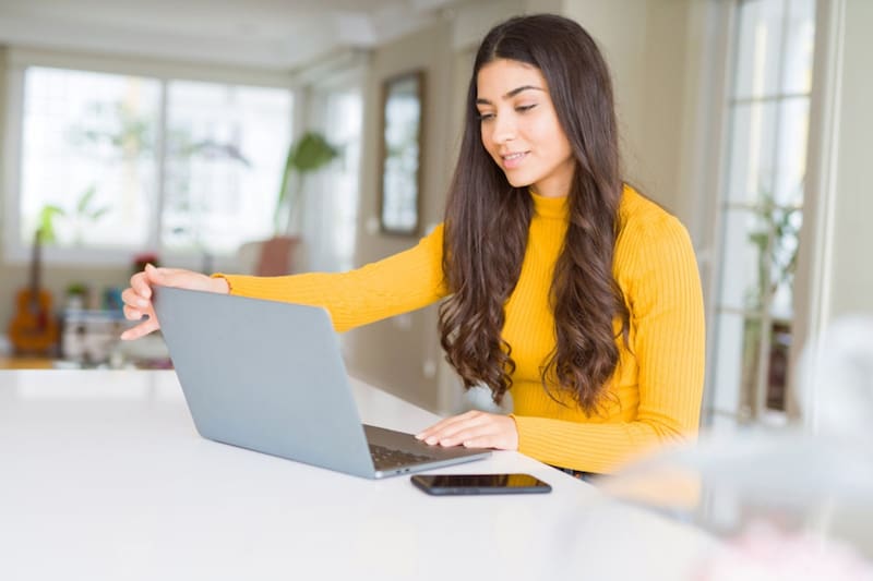 La prestación incluye un compromiso de actividad y tiene como objetivo respaldar a quienes buscan reincorporarse al mercado laboral. (Foto: archivo)