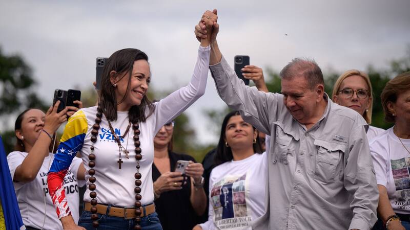 Edmundo González llegó a España y ya se reunió con inmigrantes venezolanos: cuándo será el encuentro con Pedro Sánchez.