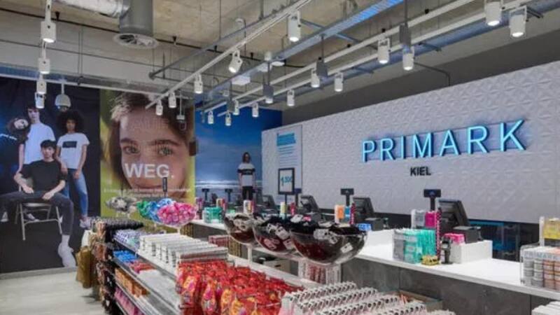 Primark busca empleados: contratos indefinidos, sueldos de hasta 1300 euros y sin experiencia