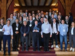 Milei en el Foro Llao Llao: abrazos, foto de familia y aplausos por la Tierra Prometida a los empresarios