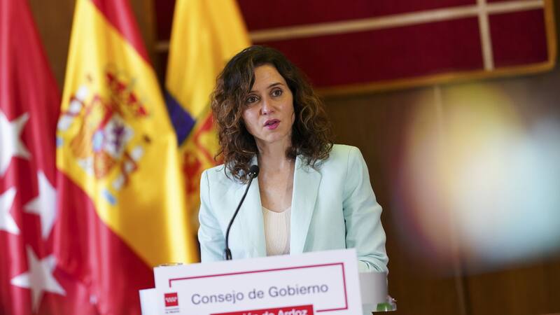 Ayuso exige a los presidentes del PP no dejarse ganar por la estrategia de división de Sánchez: "No se dejen comprar...".