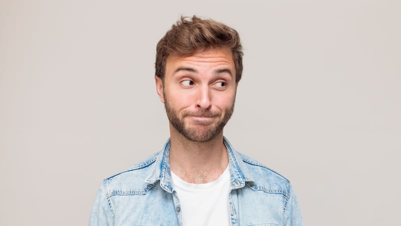 El uso excesivo de la ironía y el sarcasmo son señales de mucha inteligencia y poca empatía.