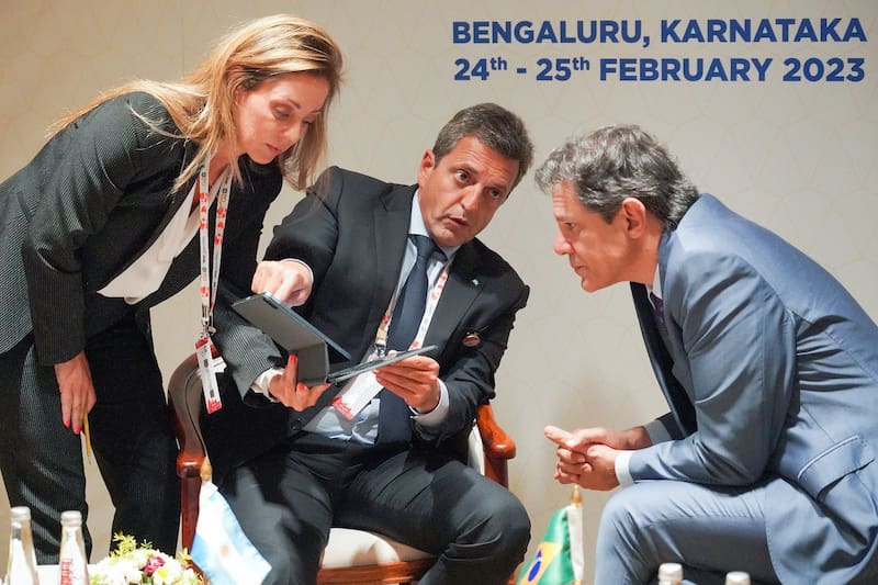 Sergio Massa y Fernando Haddad seguirán una prueba piloto para pagar importaciones brasileñas con yuanes