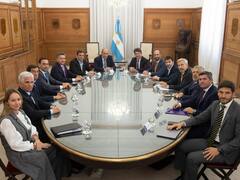 Bomba de vencimientos y emisiones provinciales: los gobernadores más endeudados