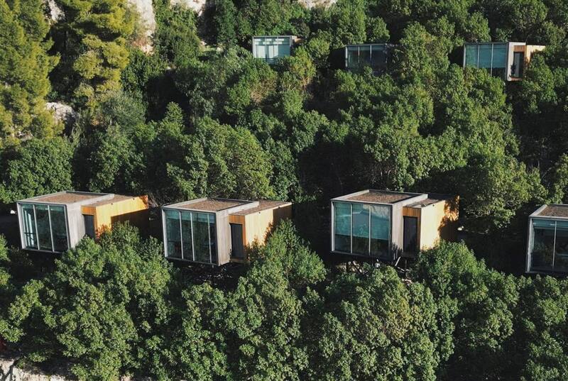 Escapadas: así se ven las habitaciones del hotel Vivood desde lo alto del lugar.