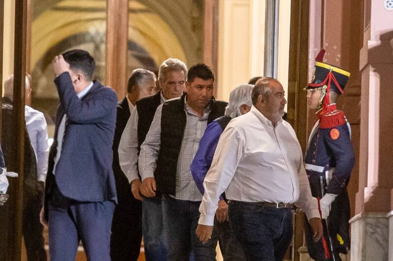 Héctor Daer junto a Hugo Moyano y Carlos Acuña, de la CGT, en Casa Rosada