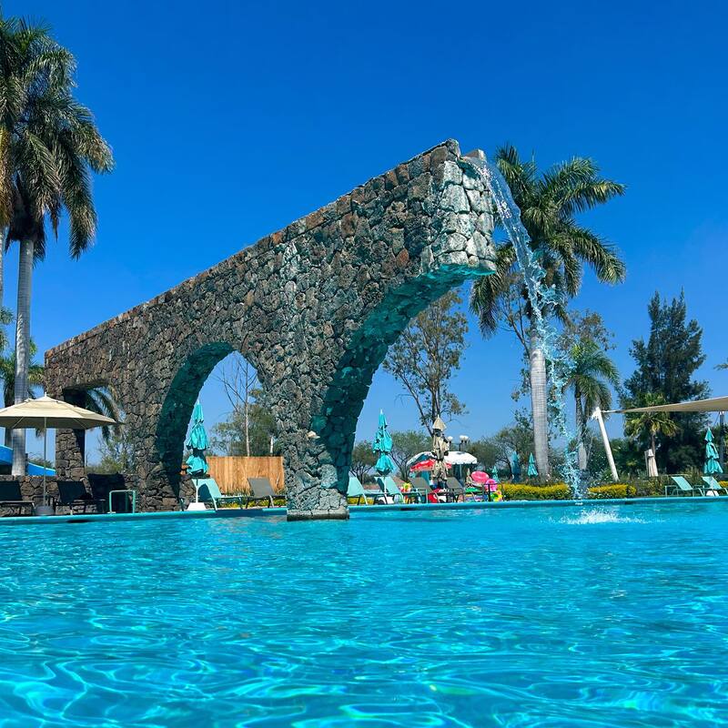 La Caldera es el hotel balneario que queda en el Estado de Guanajuato y ofrece vacaciones baratas con albercas termales de hasta 37 °C de temperatura. Foto: Instagram @lacalderaoficial