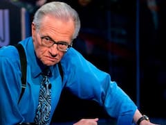 El legendario periodista estadounidense Larry King está internado por Covid-19