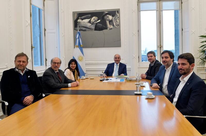 Reunión de Lammens con Manzur y representantes del sector para definir el alcance de PreViaje 3.