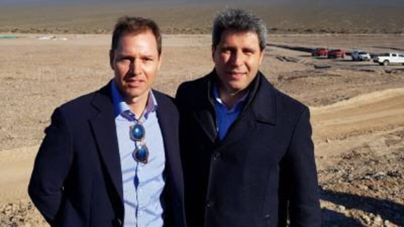 Jorge Brito, presidente de Genneia, y el gobernador Sergio Uñac en Ullum