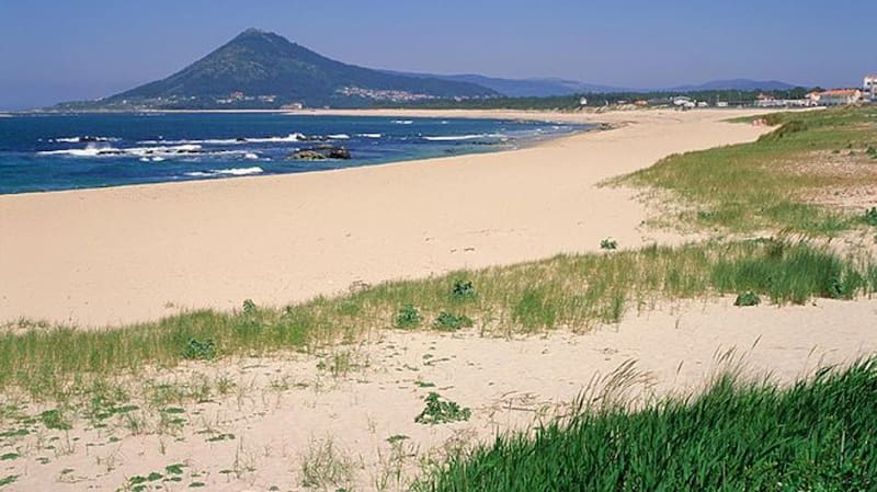 La playa de Moledo es una de las maravillas que ofrece la costa portuguesa y que está muy cerca de Galicia. (Foto: visitportugal.com)