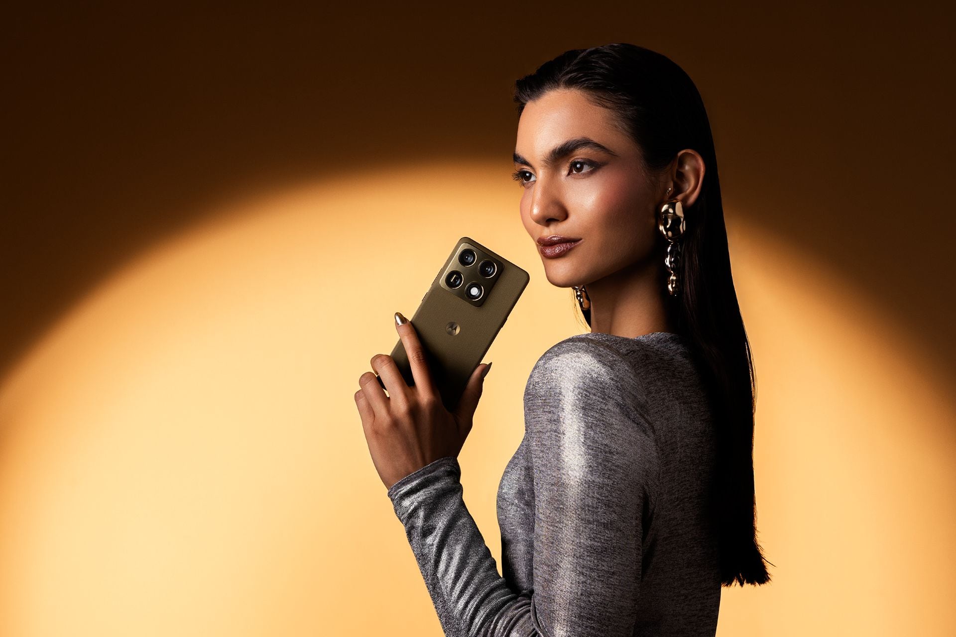 Motorola presentó sus nuevos celulares y sube la apuesta para los ultra premium: lujo, diseño, potencia y una cámara premiada
