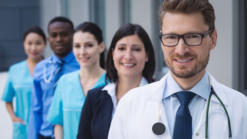 Las políticas sanitaras del país al que vas a emigrar son clave.