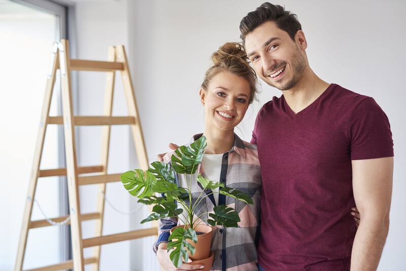 Las plantas en interior encienden la llama del amor de pareja. Fuente: Freepik