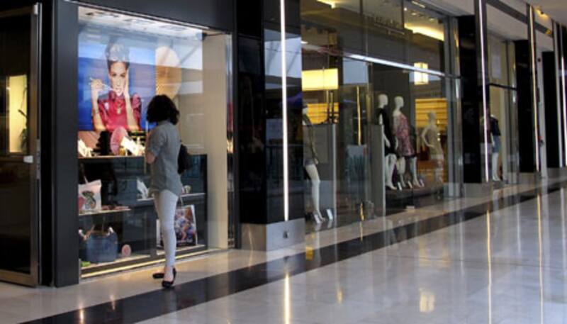 En las vidrieras de los shoppings, se empiezan a exhibir las prendas de invierno