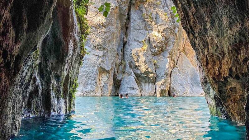 Esta playa de aguas cristalinas queda a menos de 1 hora de Valencia y es una de las más bonitas del país.