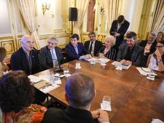 Con Tinelli y Caparrós, Alberto encabezó la primera reunión del Consejo contra el Hambre