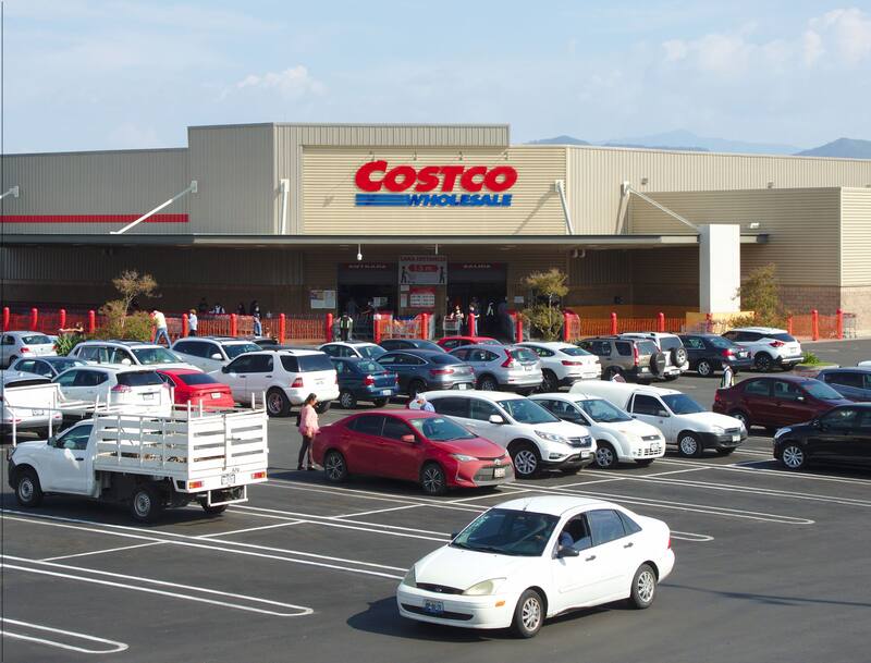 Las revisiones en la puerta de Costco son parte de su estrategia para mantener precios bajos (Foto: ShutterStock)