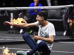 Roger Federer en la Laver Cup: un activista se prendió fuego el brazo en vivo, por qué lo hizo