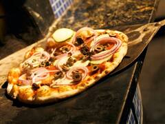 El nuevo restaurante que funciona en una casona antigua y se distingue por sus pizzas y vinos de autor