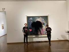 Otro ataque contra el arte: tiraron un líquido negro contra una pintura de Gustav Klimt
