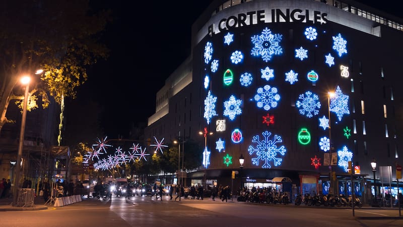 El Corte Inglés busca empleados para su campaña de Navidad.