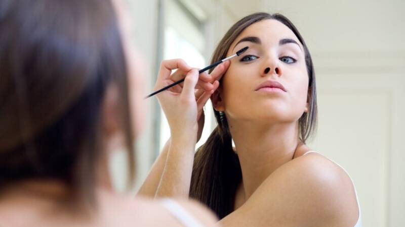 La ciencia lo confirma: por qué deberías retirar tu maquillaje antes de entrenar.