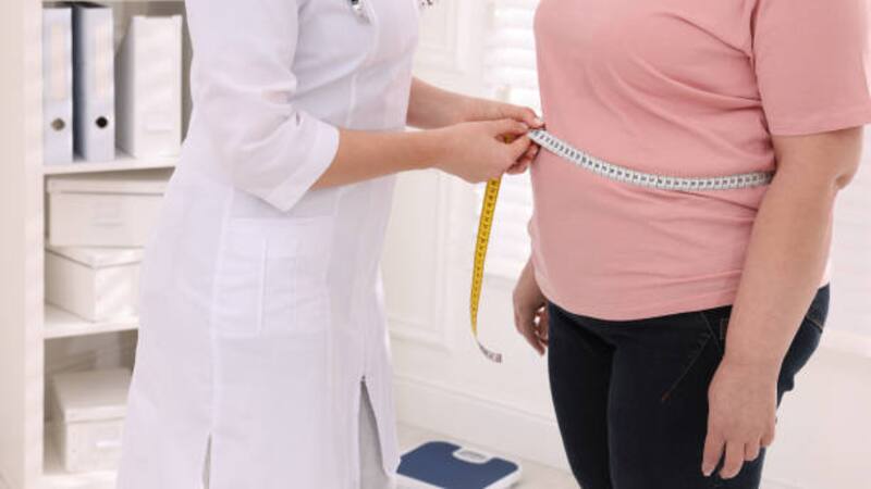 Investigadores japoneses descubren el mecanismo responsable del aumento de peso en las personas de mediana edad.