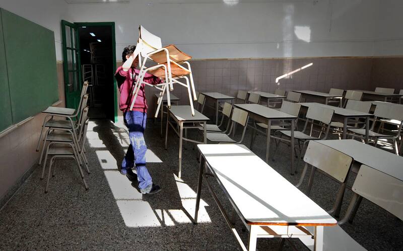 Los aumentos para jubilados docentes no logran empatar la inflación ni siquiera con el bono.