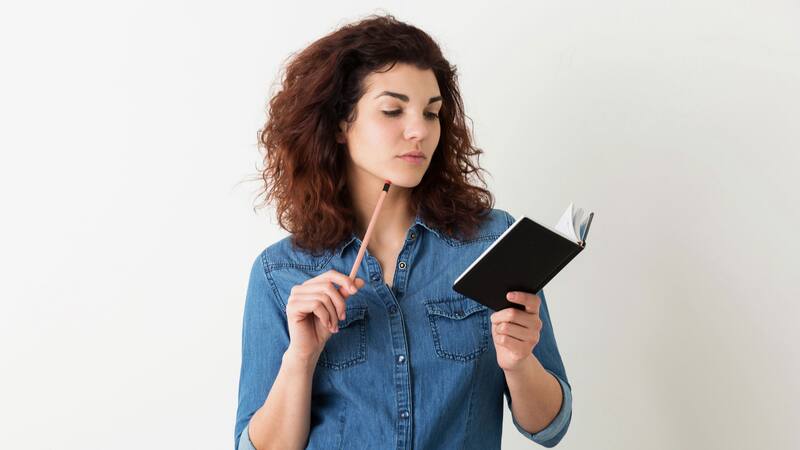 Existen tareas sencillas que ayudan a mejorar el rendimiento de tu cerebro en el día a día.