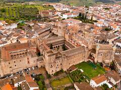 Reconocido por la UNESCO: este pueblo medieval, a 3 horas de la capital, tiene un monasterio considerado patrimonio de la humanidad
